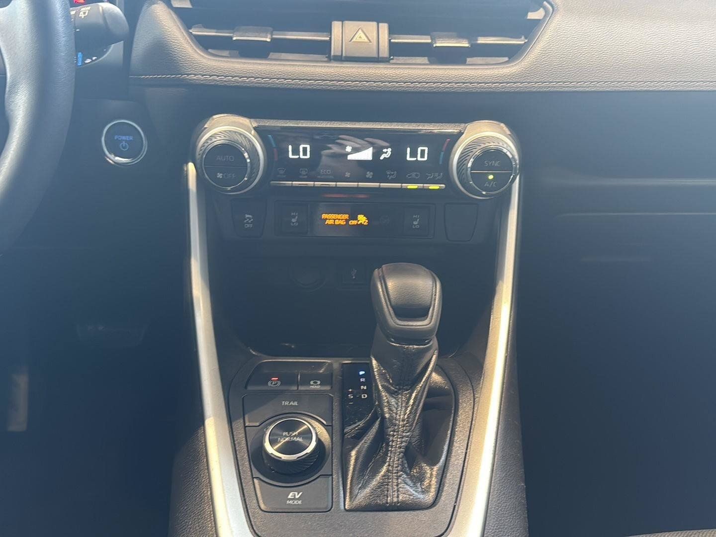 Used 2020 Toyota RAV4 XLE w/ XLE Grade Weather Package AWD/4WD image 21
