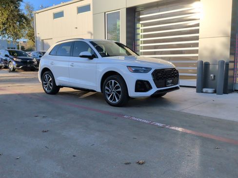 Used 2024 Audi Q5 2.0T Premium image 2