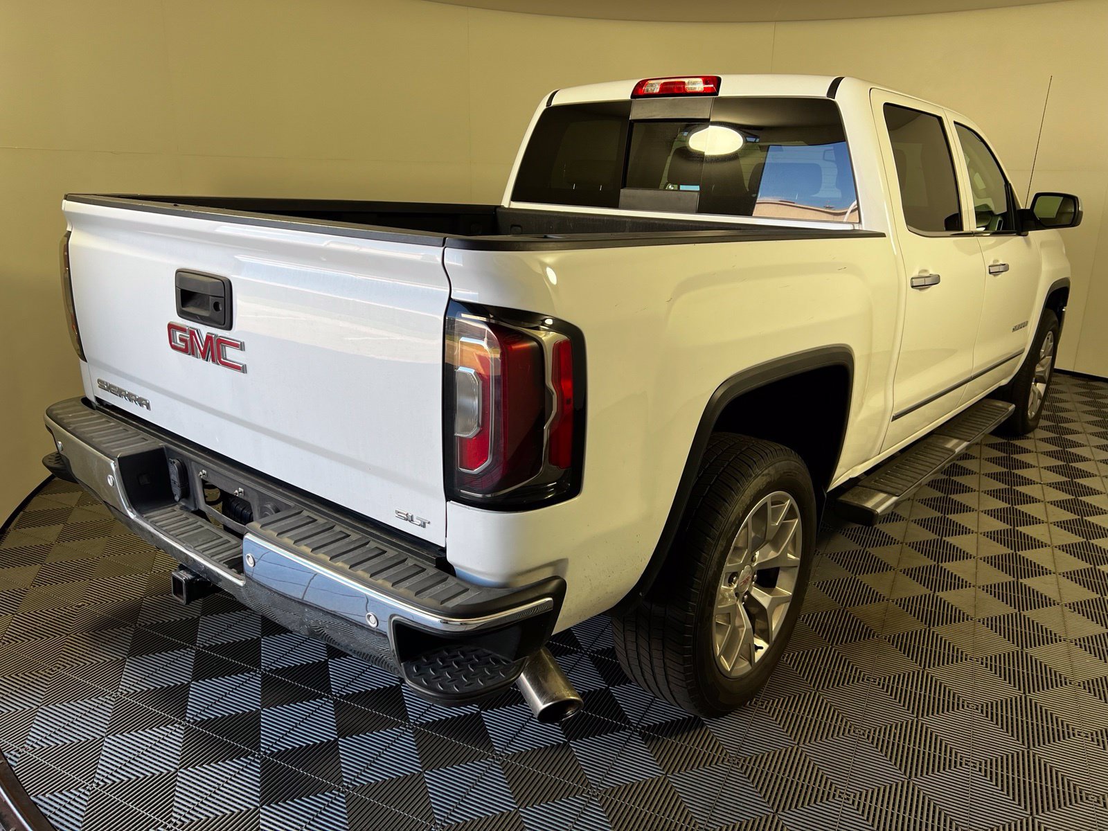 Used 2018 GMC Sierra 1500 SLT w/ Enhanced Driver Alert Package RWD image 5