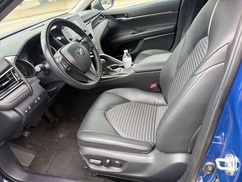 Used 2024 Toyota Camry SE image 10