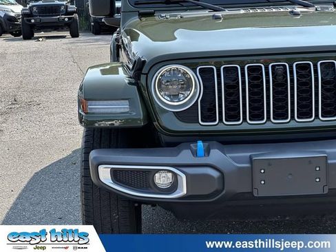 Used 2024 Jeep Wrangler Unlimited Sahara w/ Technology Group AWD/4WD image 9