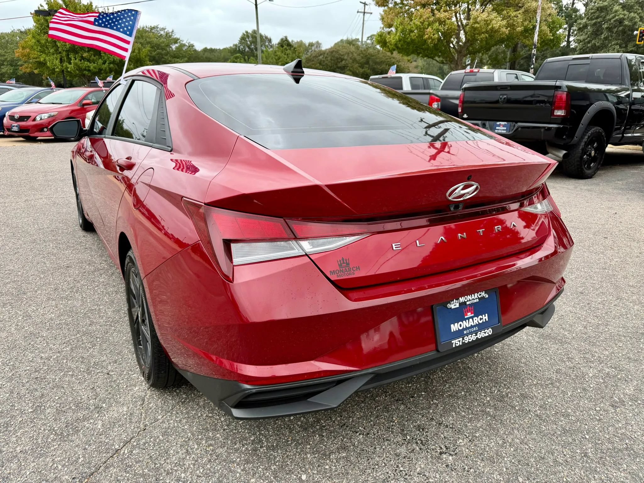 Used 2021 Hyundai Elantra SEL FWD image 3