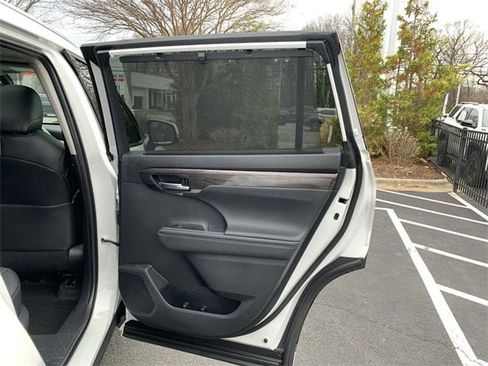 New 2026 Toyota Highlander Limited image 11