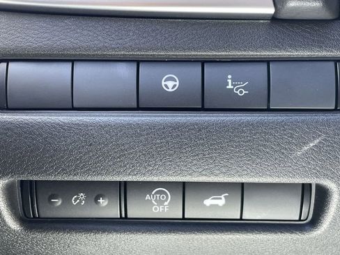 Certified 2025 Nissan Rogue SL w/ Tech Package FWD image 33