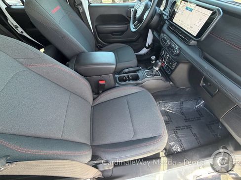 Used 2026 Jeep Gladiator Rubicon AWD/4WD image 13