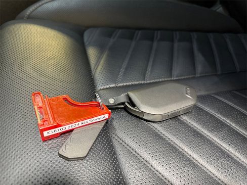 Certified 2024 Kia Sorento SX Prestige image 32