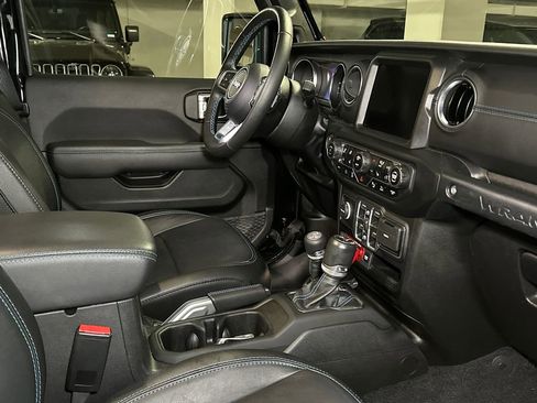Used 2022 Jeep Wrangler Unlimited Rubicon 4xe w/ Cold Weather Group AWD/4WD image 11