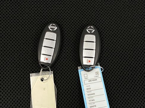 Used 2022 Nissan Titan PRO-4X w/ Pro-4x Convenience Package image 11