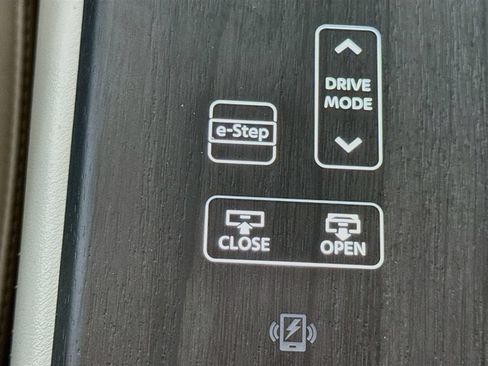 Used 2024 Nissan Ariya AWD image 13