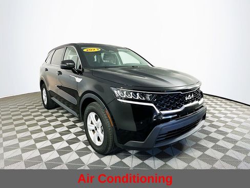 Used 2023 Kia Sorento LX image 4
