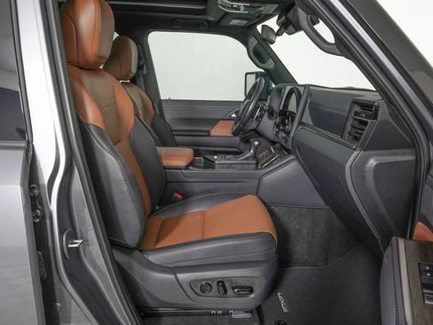 Used 2025 Lexus GX 550 image 10