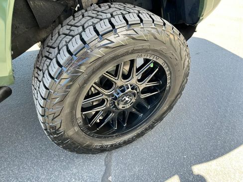 Used 2021 Toyota Tacoma TRD Sport w/ TRD Premium Sport Package AWD/4WD image 15