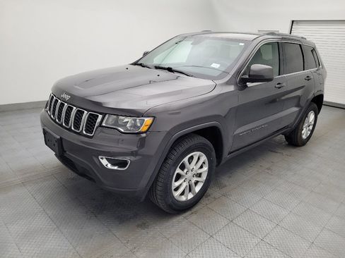 Used 2021 Jeep Grand Cherokee Laredo image 2