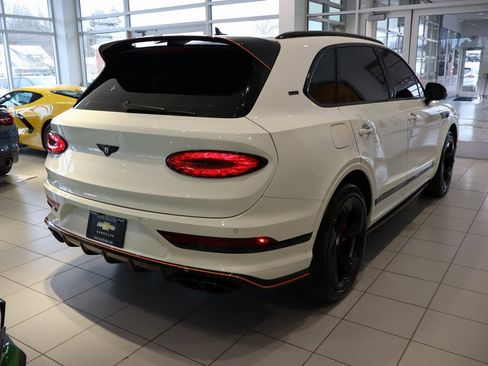 Used 2025 Bentley Bentayga image 34