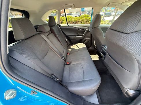 Used 2020 Toyota RAV4 LE FWD image 35