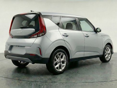 Used 2025 Kia Soul LX w/ LX Technology Package FWD image 9