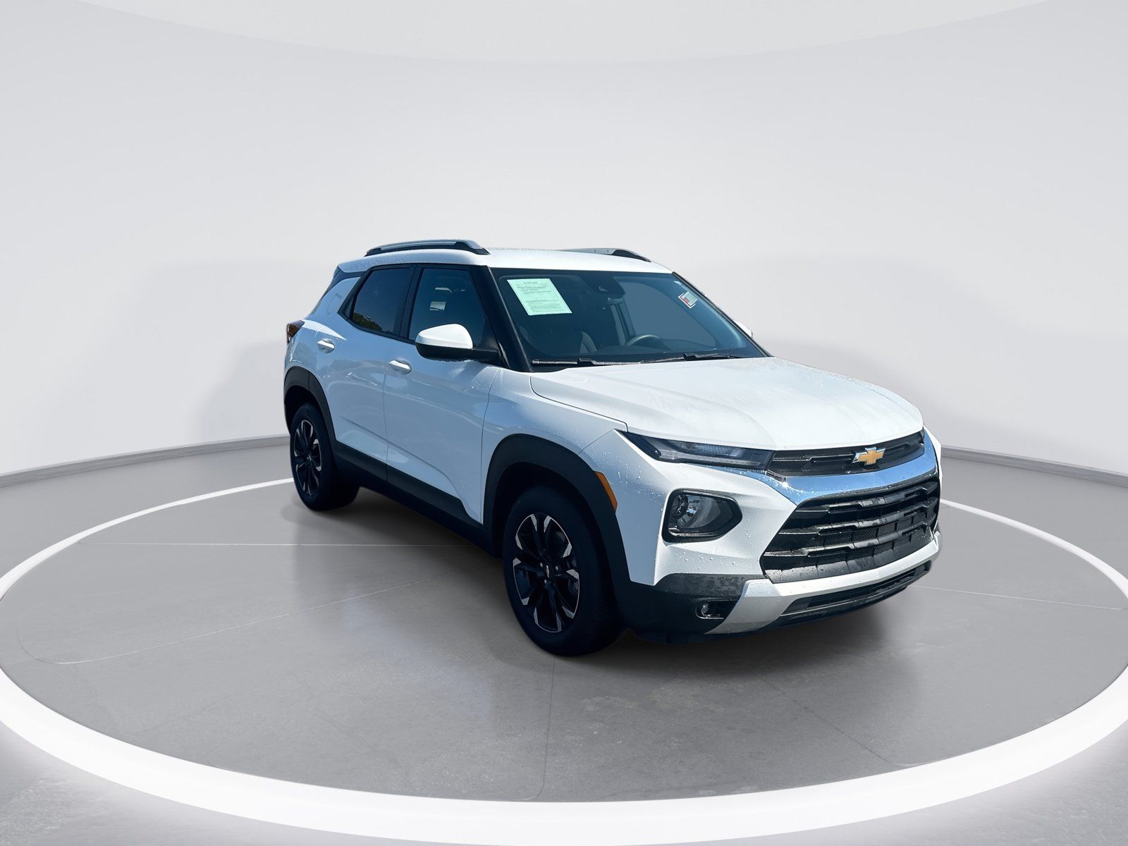 Used 2023 Chevrolet TrailBlazer LT FWD image 2