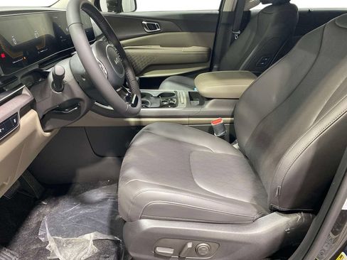 New 2026 Kia Carnival EX FWD image 16