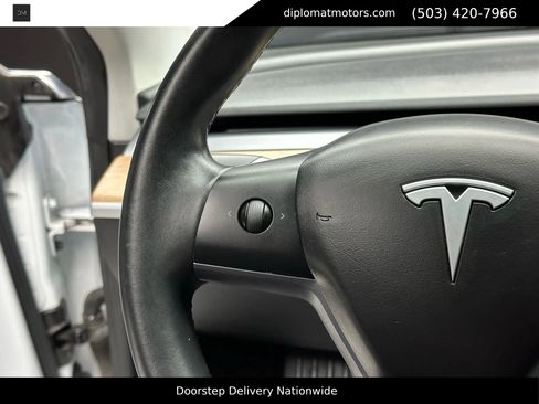 Used 2018 Tesla Model 3 Long Range image 32