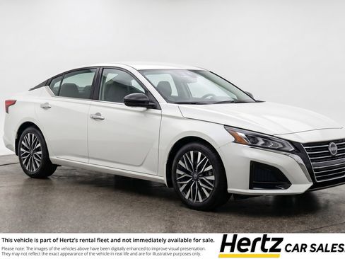 Used 2025 Nissan Altima 2.5 SV FWD image 1