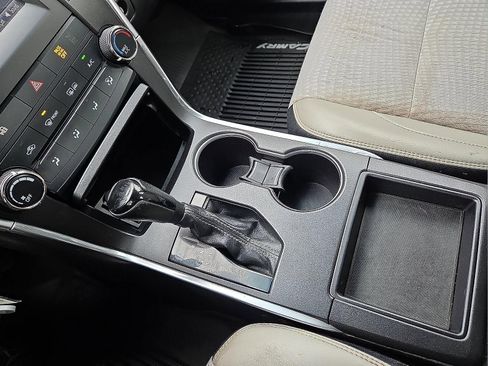 Used 2015 Toyota Camry SE FWD image 25