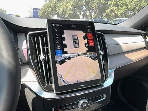 Certified 2025 Volvo XC90 T8 Plus w/ Protection Package Premier image 20