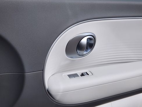 New 2026 Hyundai Ioniq 9 SE image 13