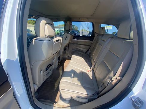 Used 2014 Jeep Grand Cherokee Overland w/ Advanced Technology Group image 16