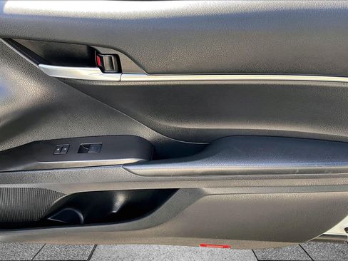 Used 2023 Toyota Camry SE image 19