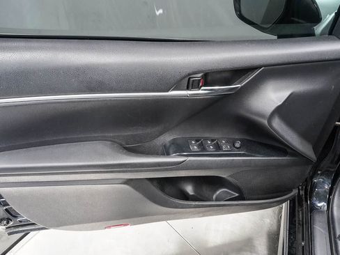 Used 2020 Toyota Camry SE w/ Sunroof Package FWD image 22