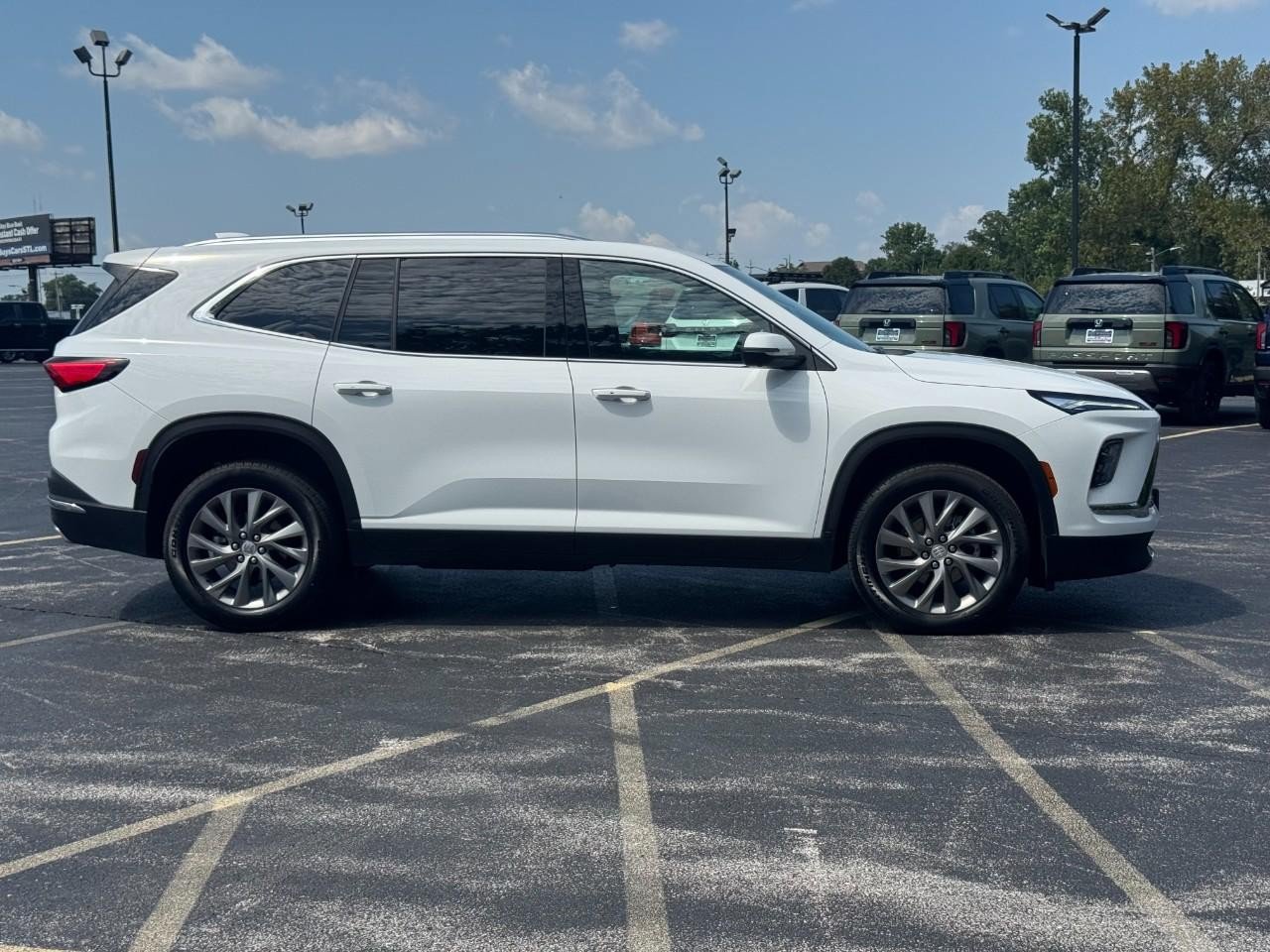 Used 2026 Buick Enclave Preferred AWD/4WD image 3