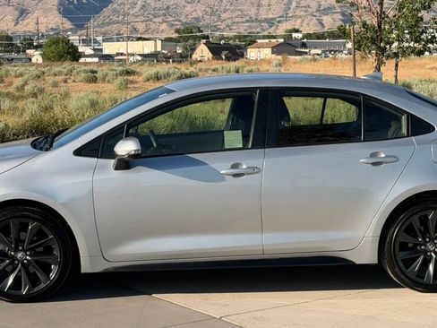 Used 2025 Toyota Corolla SE w/ Convenience Package FWD image 4