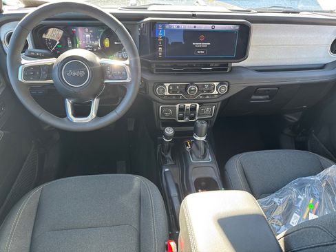 Used 2025 Jeep Wrangler Sahara w/ Safety Group image 21