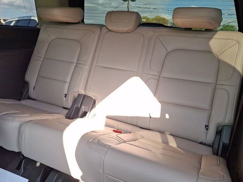 Used 2024 Lincoln Navigator Premiere image 9