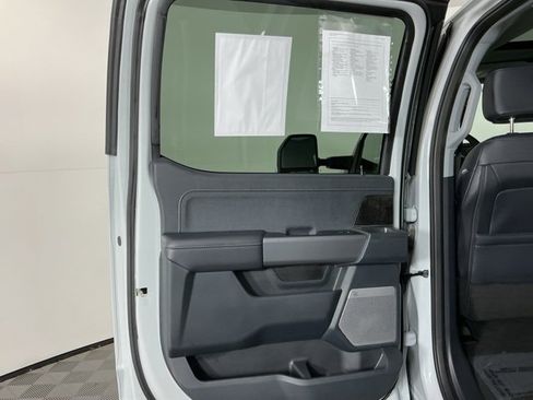 Used 2025 Ford F350 Lariat w/ Black Appearance Package image 29