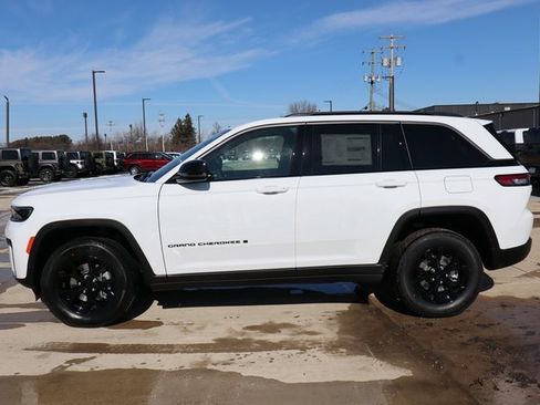 New 2026 Jeep Grand Cherokee Laredo image 26