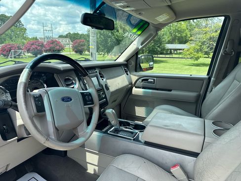 Used 2011 Ford Expedition Limited image 25
