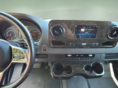 Used 2021 Mercedes-Benz Sprinter 2500 image 13