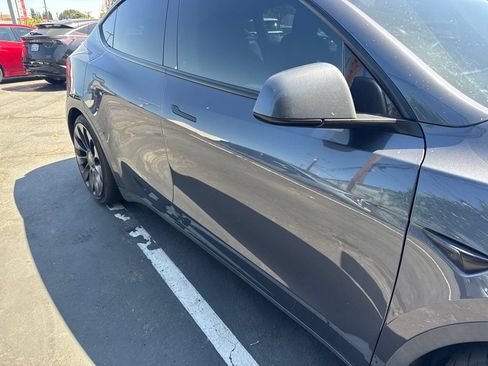 Used 2022 Tesla Model Y Performance AWD/4WD image 8