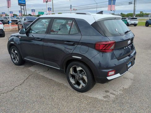 Used 2022 Hyundai Venue Limited FWD image 6