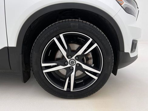 Used 2021 Volvo XC40 T5 R-Design image 32