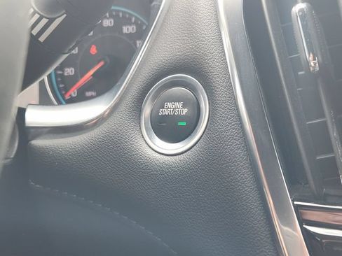 Used 2023 Chevrolet Traverse LT FWD image 8