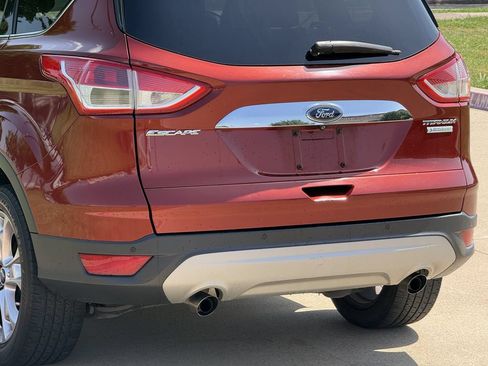 Used 2015 Ford Escape Titanium FWD image 6