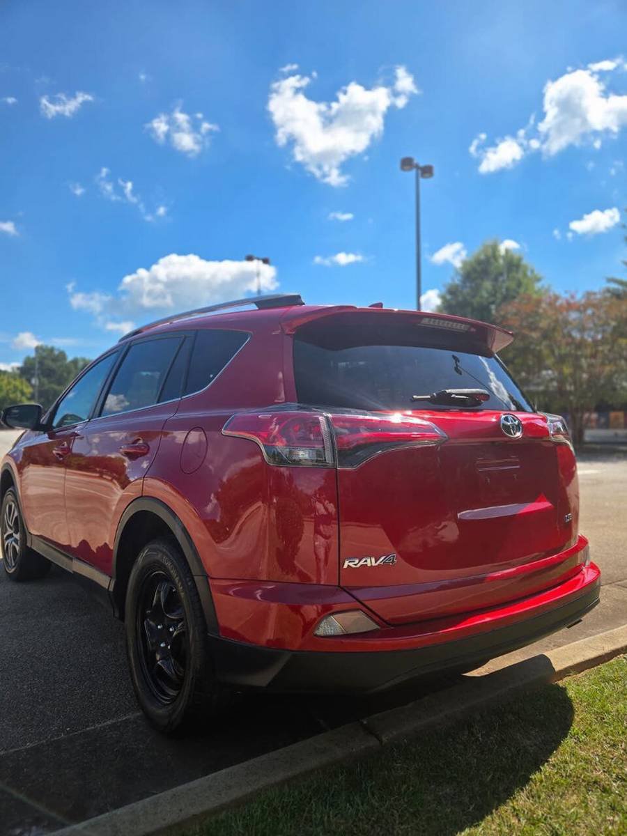 Used 2017 Toyota RAV4 LE FWD image 6