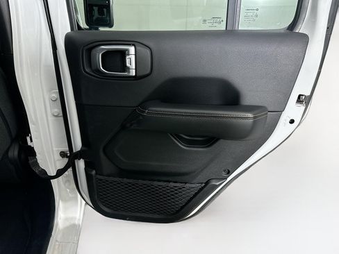 Used 2025 Jeep Wrangler Unlimited Sahara AWD/4WD image 27