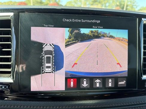 Used 2024 Chrysler Pacifica Pinnacle w/ Trailer Tow Group image 27