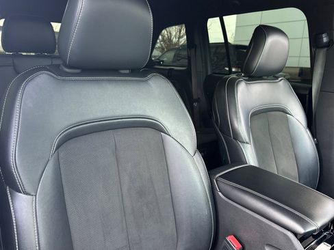 Used 2023 Jeep Grand Cherokee Altitude image 17