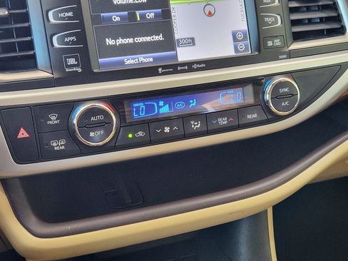 Used 2018 Toyota Highlander Limited Platinum image 18