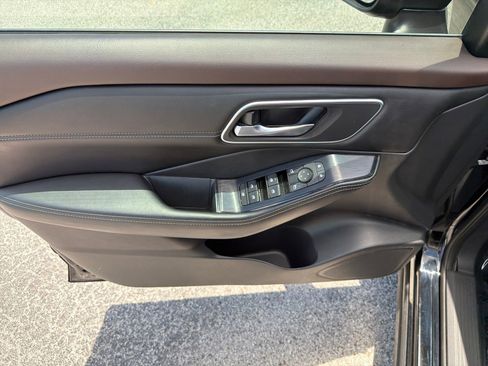Used 2021 Nissan Rogue SV w/ Premium Package FWD image 30