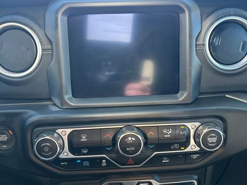 Used 2023 Jeep Wrangler Unlimited Sahara image 27